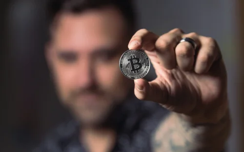 Tesla will Bitcoin als Zahlungsmittel für seine Modelle akzeptieren